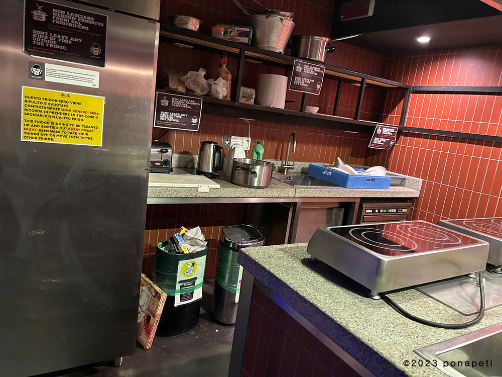 Anda Venice Hostel kitchen