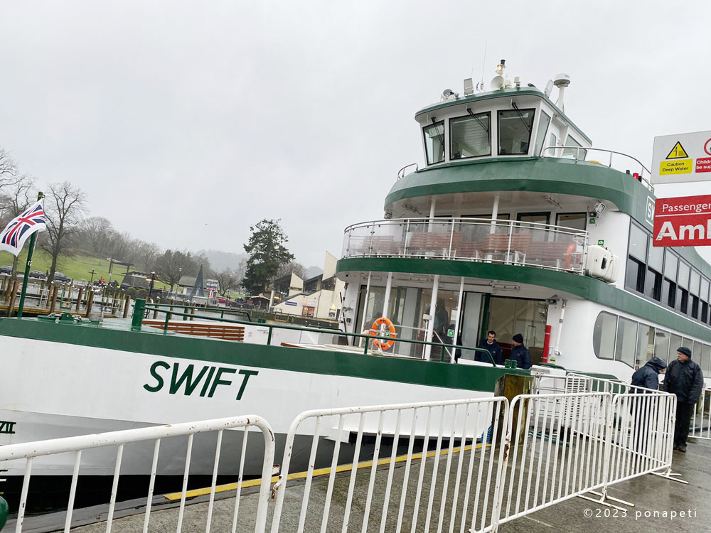 ウィンダミア湖クルーズ船