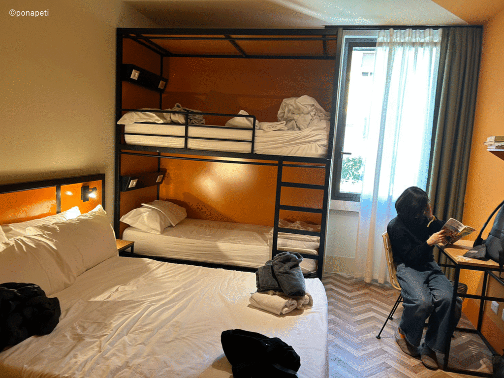 イエロー・スクエア・フローレンスの部屋